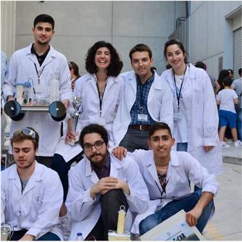 A group of students from the School of Chemical Engineering of NTUA take a commemorative photo at the International Chem-e-Car Competition in the USA